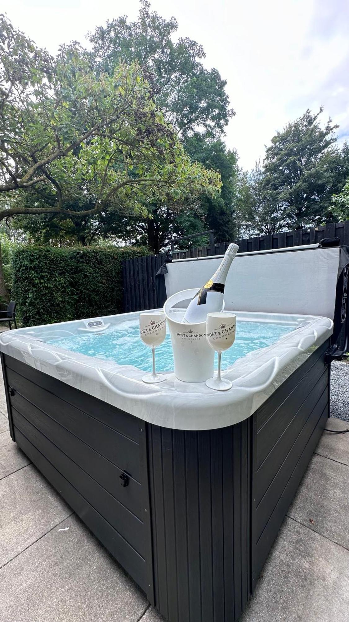 Вілла De Luxe Bed &Wellness 's-Hertogenbosch  Екстер'єр фото